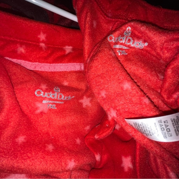 Cuddl Duds Red Star Fleece Robe - Picture 7 of 7